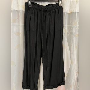 Women’s black flowy pants